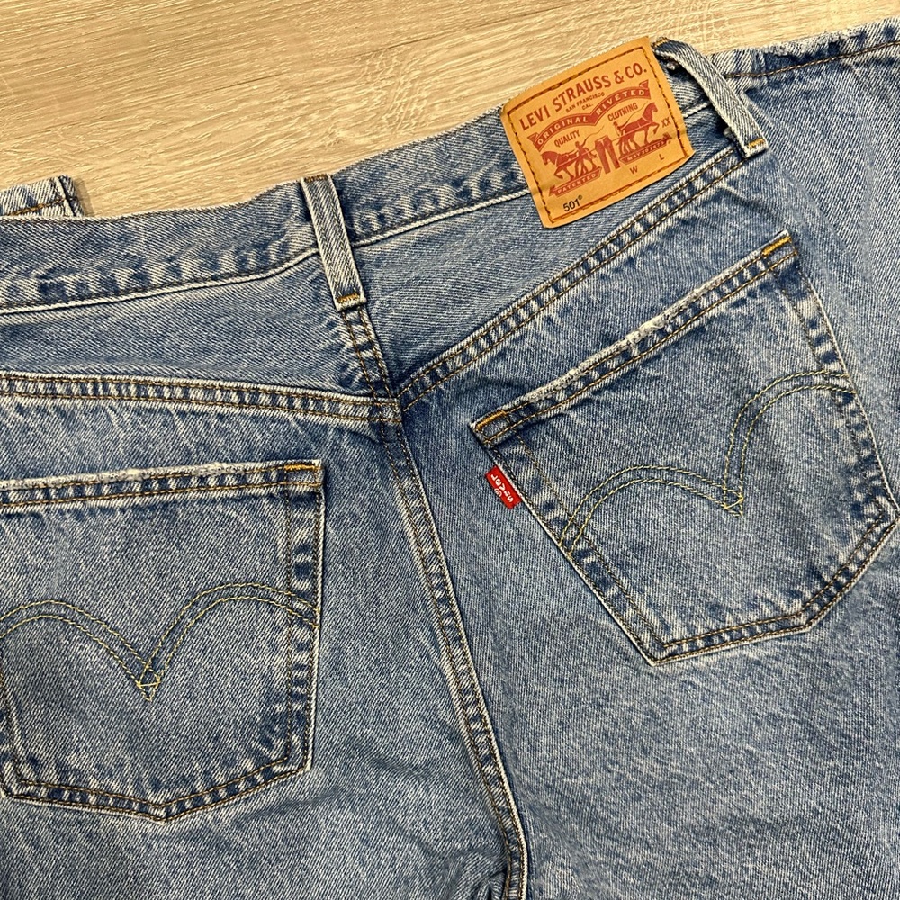 Levi's 501 Light Blue Straight Cropped Distressed Jeans - Picture 7 of 8